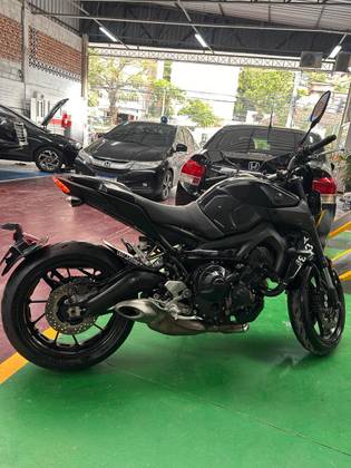 YAMAHA MT-09 
